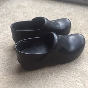 Black Danskos